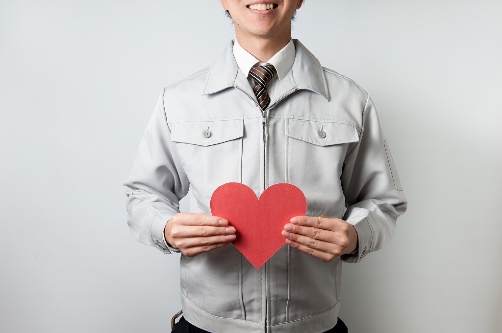 ハート持つ作業員